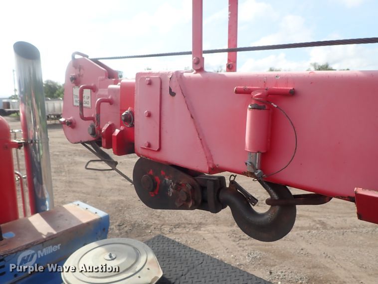 image for item DG2346 1996 Peterbilt 330  service truck with crane