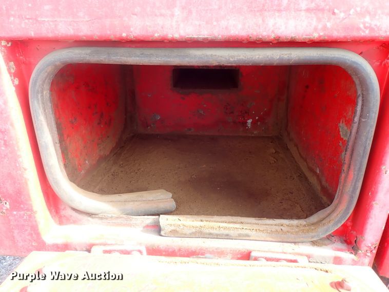 image for item DG2346 1996 Peterbilt 330  service truck with crane