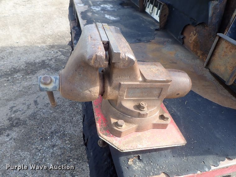 image for item DG2346 1996 Peterbilt 330  service truck with crane