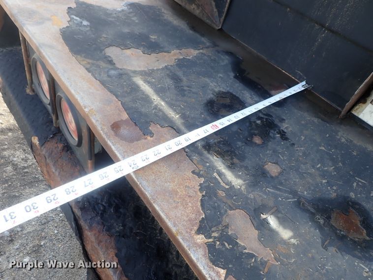 image for item DG2346 1996 Peterbilt 330  service truck with crane