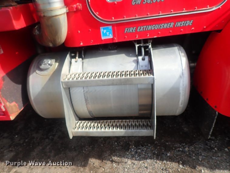 image for item DG2346 1996 Peterbilt 330  service truck with crane