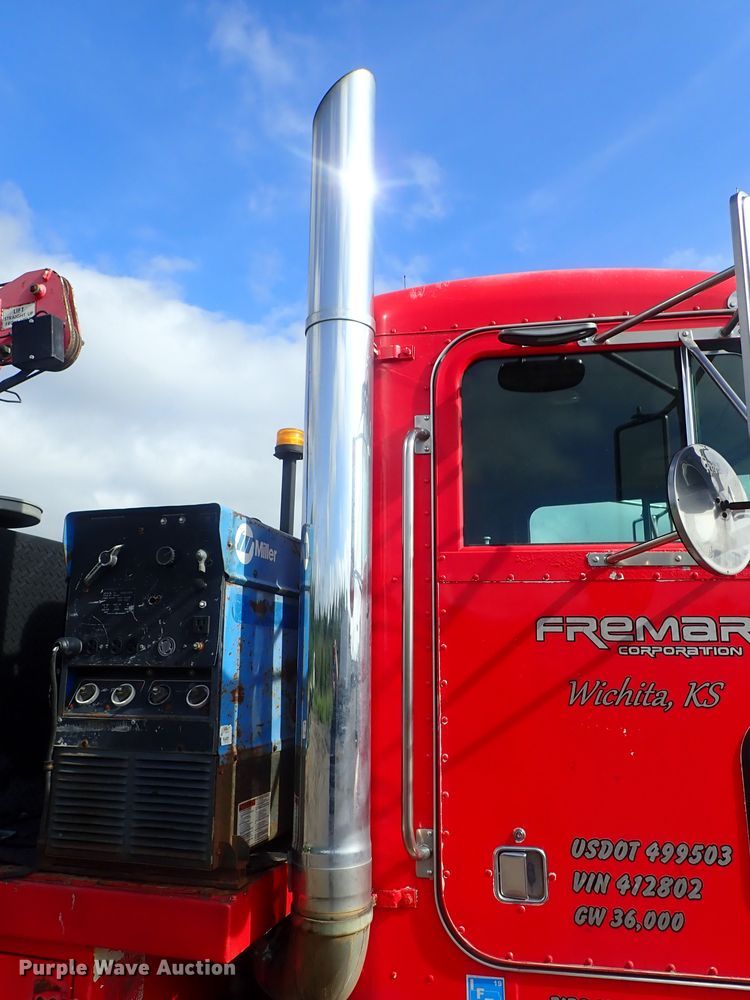 image for item DG2346 1996 Peterbilt 330  service truck with crane