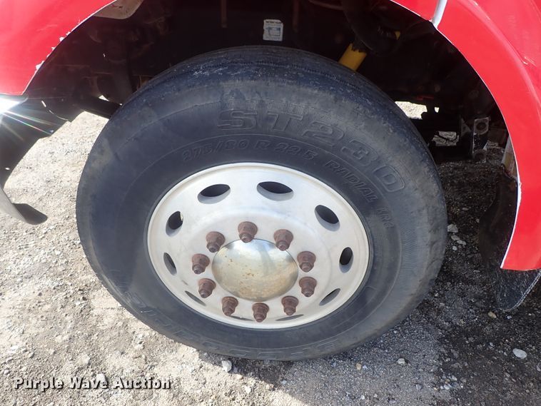 image for item DG2346 1996 Peterbilt 330  service truck with crane