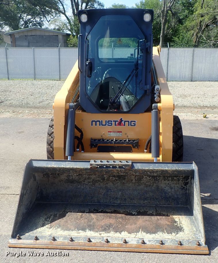 image for item DG2377 2017 Mustang 2200R  skid steer loader