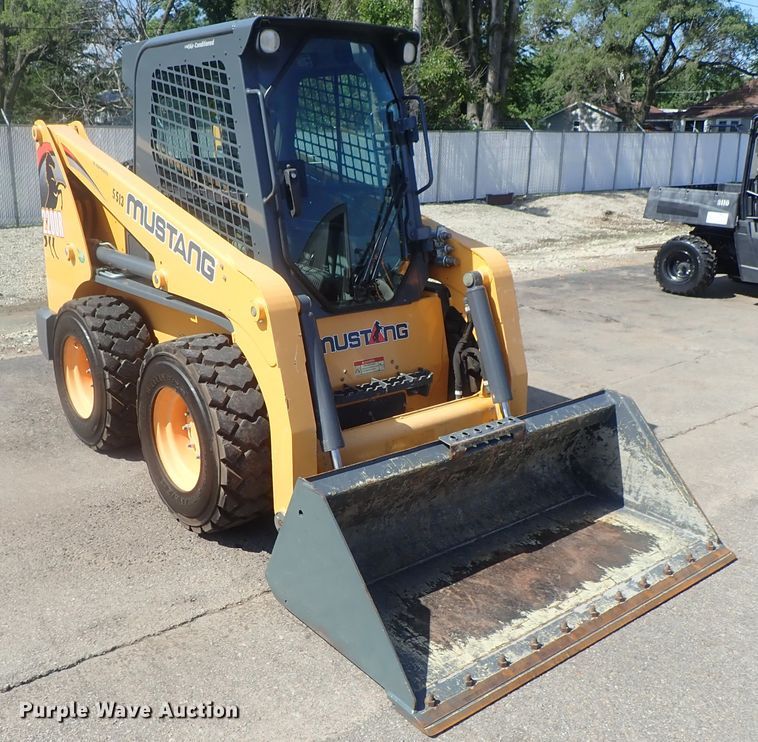 image for item DG2377 2017 Mustang 2200R  skid steer loader