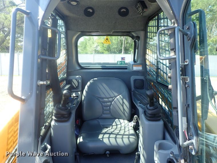 image for item DG2377 2017 Mustang 2200R  skid steer loader