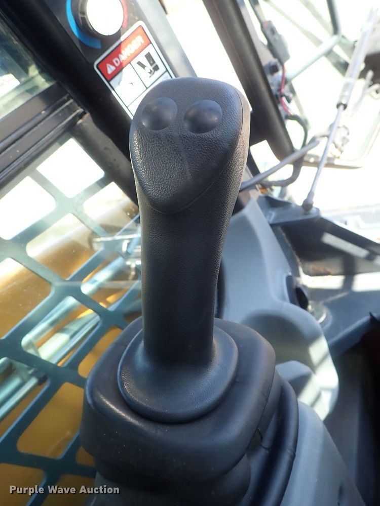 image for item DG2377 2017 Mustang 2200R  skid steer loader