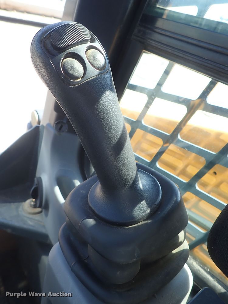 image for item DG2377 2017 Mustang 2200R  skid steer loader