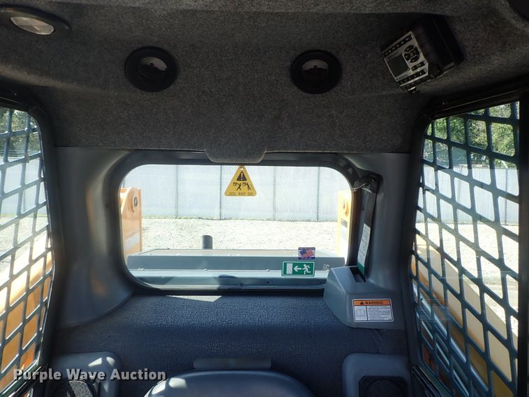 image for item DG2377 2017 Mustang 2200R  skid steer loader