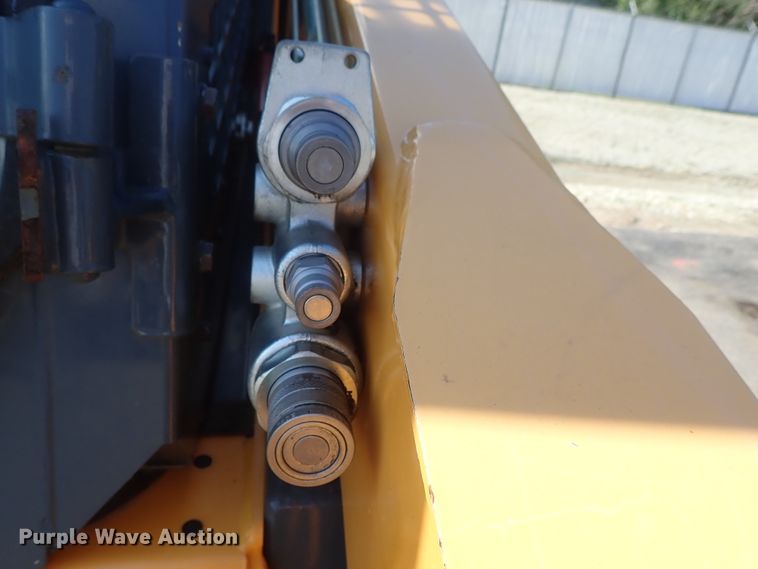 image for item DG2377 2017 Mustang 2200R  skid steer loader