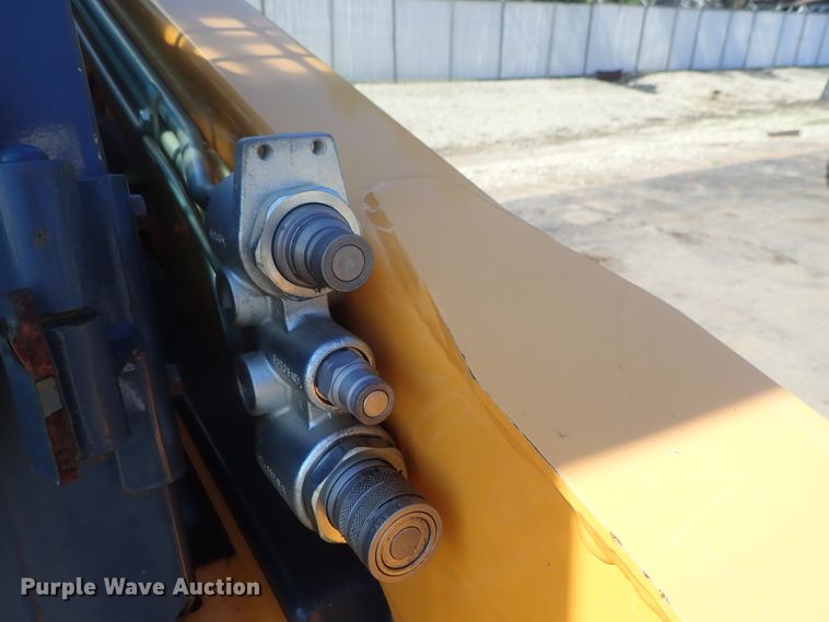 image for item DG2377 2017 Mustang 2200R  skid steer loader