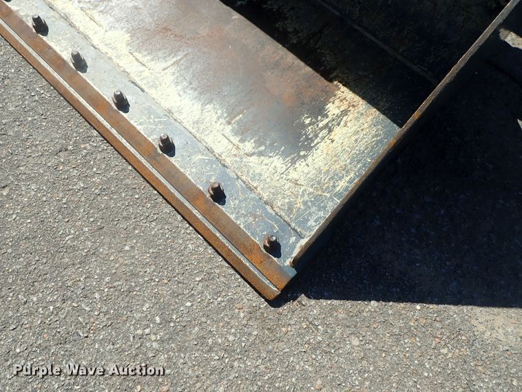 image for item DG2377 2017 Mustang 2200R  skid steer loader