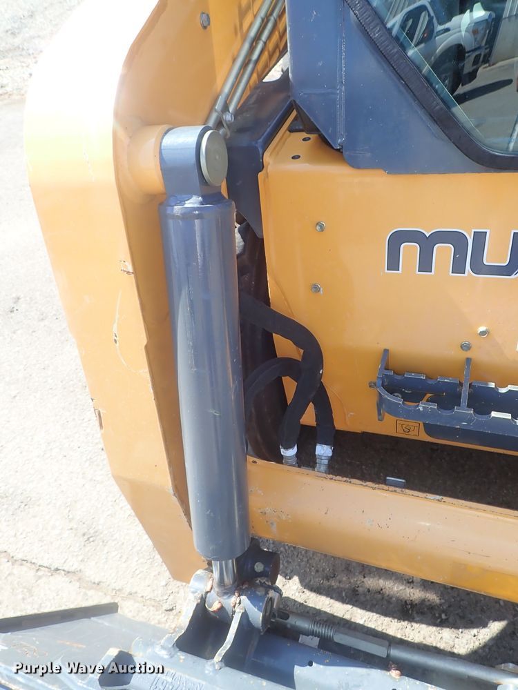 image for item DG2377 2017 Mustang 2200R  skid steer loader