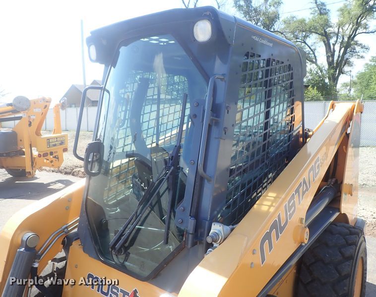 image for item DG2377 2017 Mustang 2200R  skid steer loader