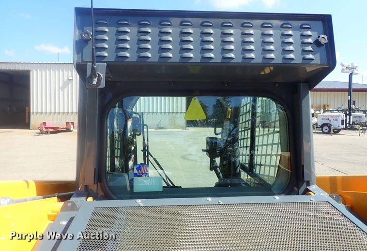 image for item DG2377 2017 Mustang 2200R  skid steer loader