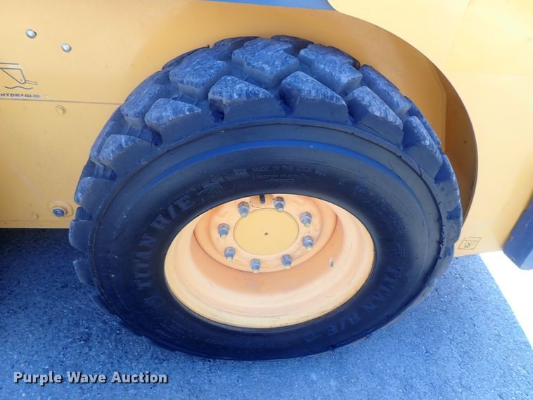 image for item DG2377 2017 Mustang 2200R  skid steer loader