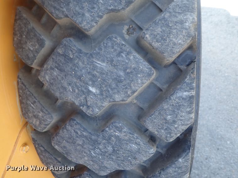 image for item DG2377 2017 Mustang 2200R  skid steer loader