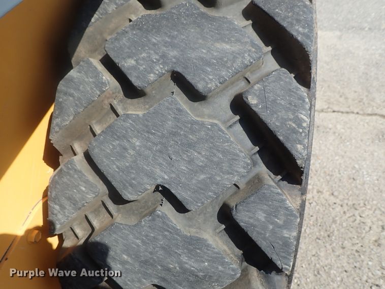 image for item DG2377 2017 Mustang 2200R  skid steer loader