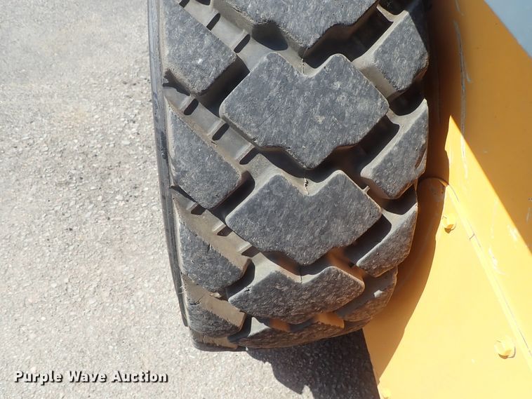 image for item DG2377 2017 Mustang 2200R  skid steer loader