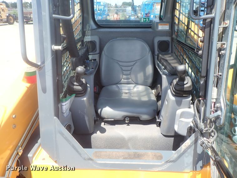 image for item DG2383 2017 Mustang 2200R  skid steer loader