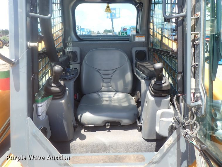 image for item DG2383 2017 Mustang 2200R  skid steer loader