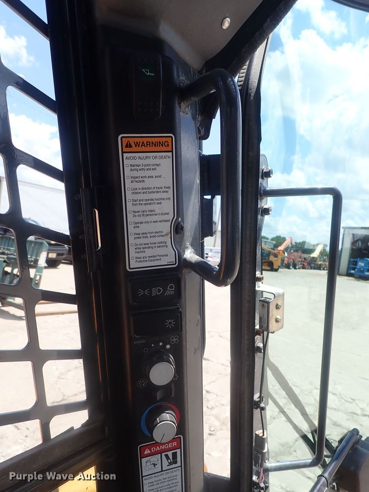 image for item DG2383 2017 Mustang 2200R  skid steer loader