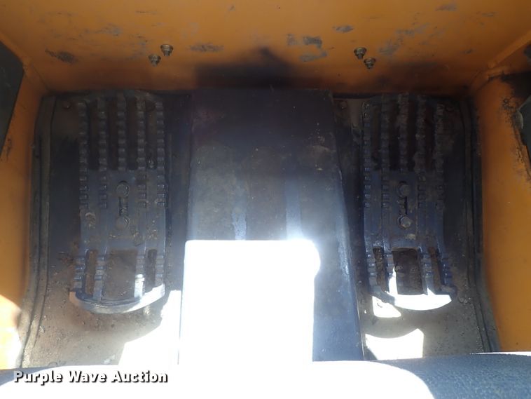 image for item DG2383 2017 Mustang 2200R  skid steer loader