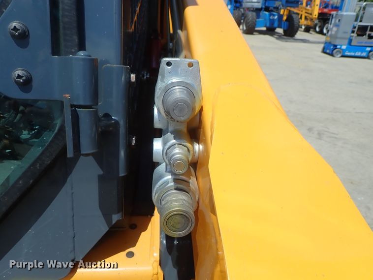 image for item DG2383 2017 Mustang 2200R  skid steer loader