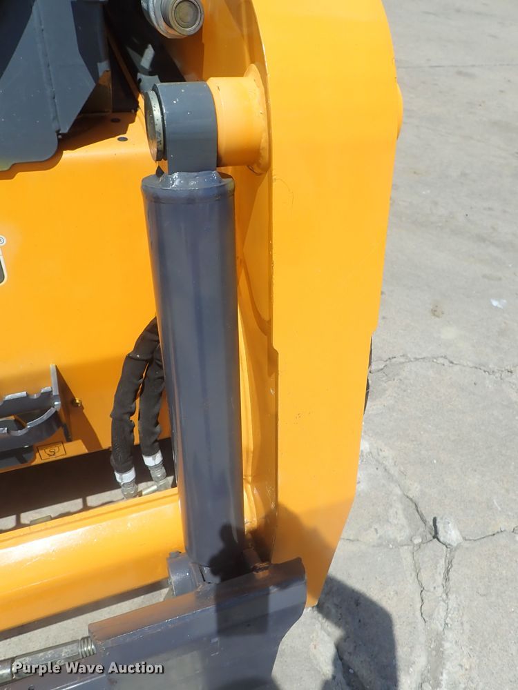 image for item DG2383 2017 Mustang 2200R  skid steer loader