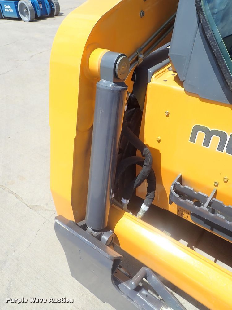 image for item DG2383 2017 Mustang 2200R  skid steer loader