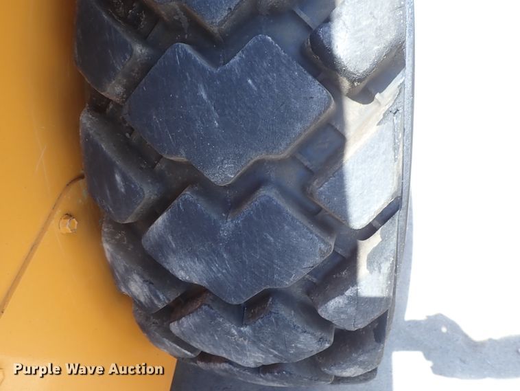 image for item DG2383 2017 Mustang 2200R  skid steer loader