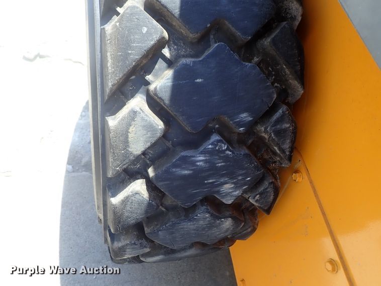 image for item DG2383 2017 Mustang 2200R  skid steer loader