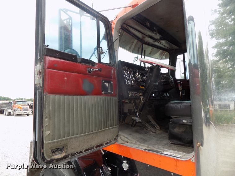 image for item DG2606 1997 Kenworth T800  dump truck