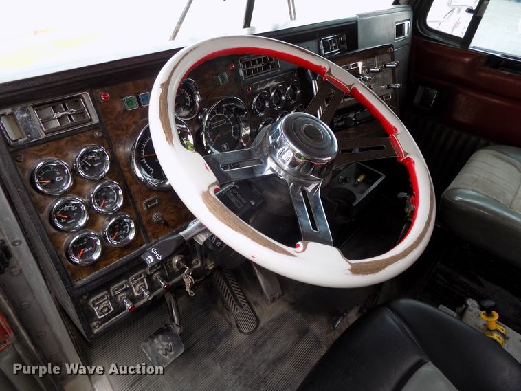 image for item DG2606 1997 Kenworth T800  dump truck