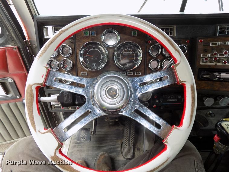 image for item DG2606 1997 Kenworth T800  dump truck