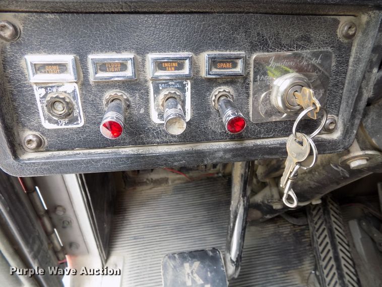 image for item DG2606 1997 Kenworth T800  dump truck