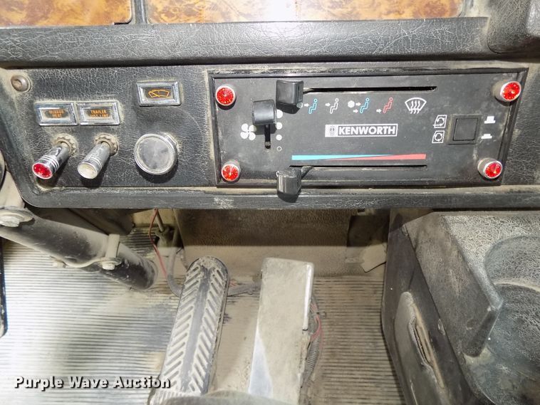 image for item DG2606 1997 Kenworth T800  dump truck