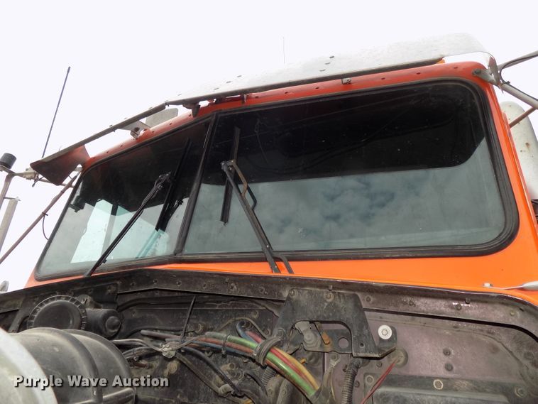 image for item DG2606 1997 Kenworth T800  dump truck