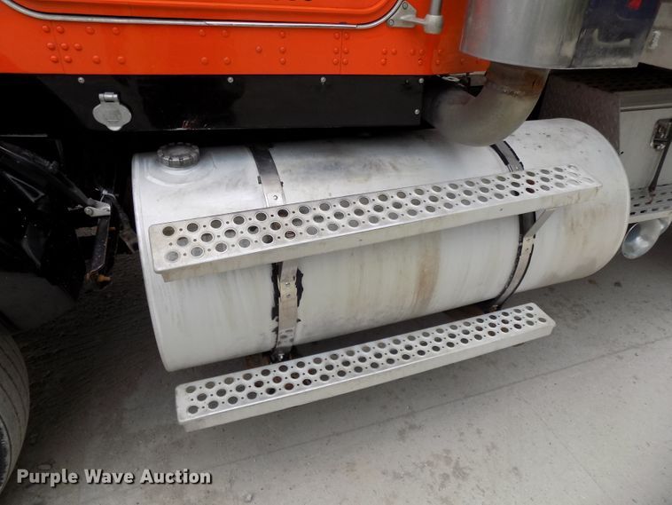 image for item DG2606 1997 Kenworth T800  dump truck