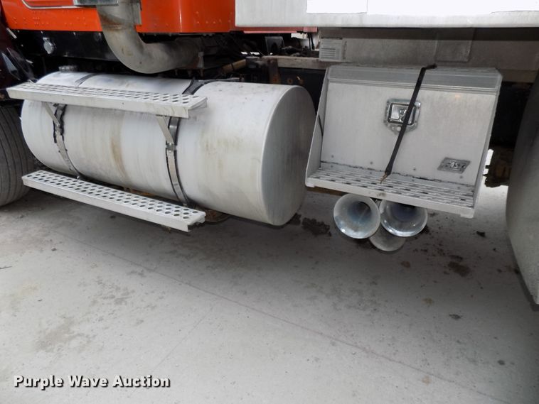 image for item DG2606 1997 Kenworth T800  dump truck