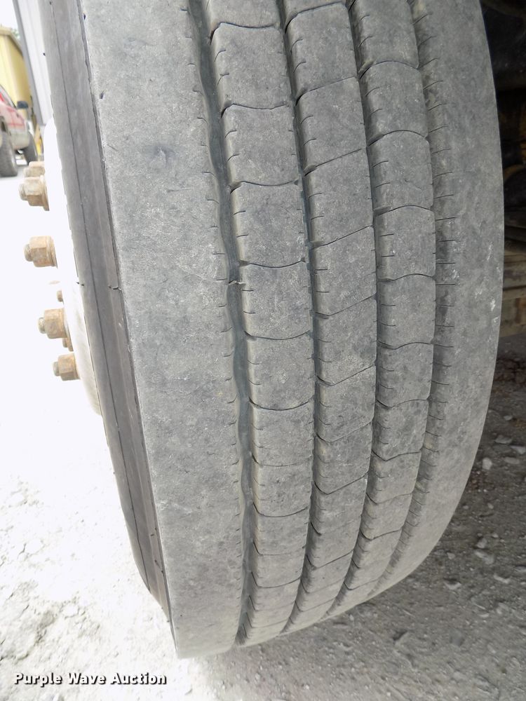 image for item DG2606 1997 Kenworth T800  dump truck