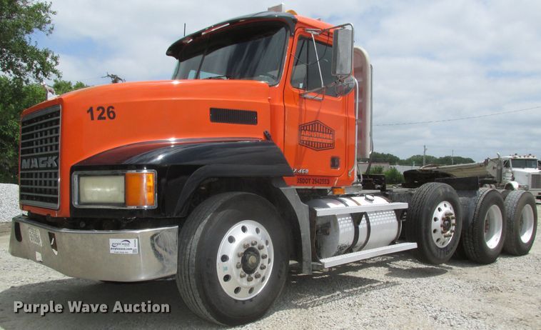 image for item DG2649 2000 Mack CH613  semi truck