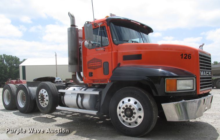 image for item DG2649 2000 Mack CH613  semi truck