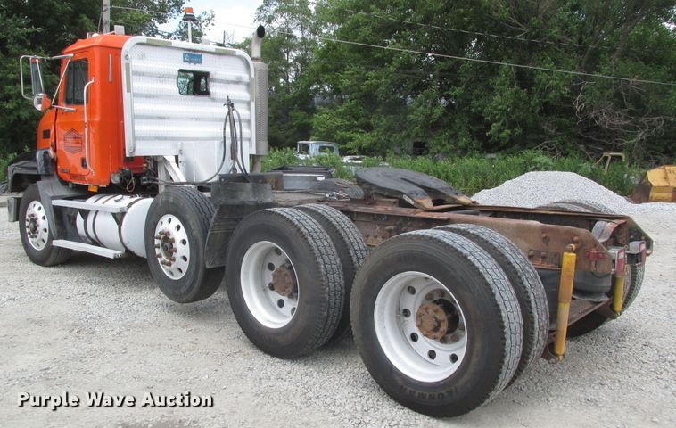 image for item DG2649 2000 Mack CH613  semi truck