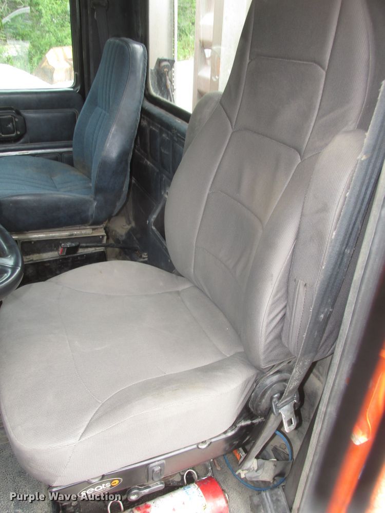 image for item DG2649 2000 Mack CH613  semi truck