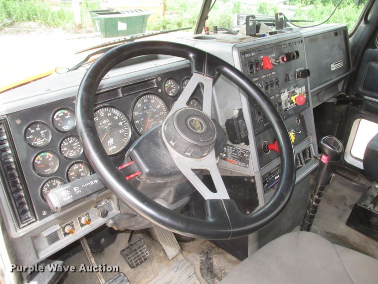 image for item DG2649 2000 Mack CH613  semi truck