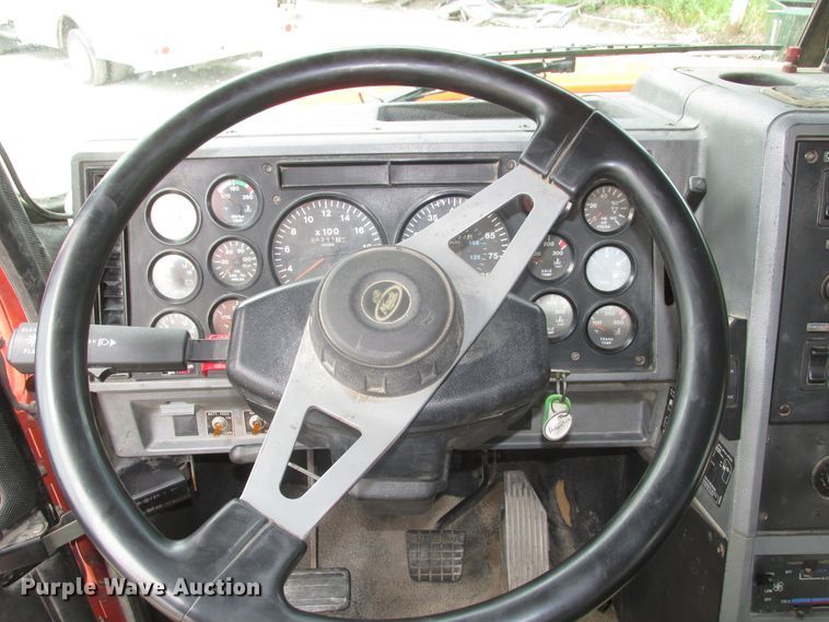 image for item DG2649 2000 Mack CH613  semi truck