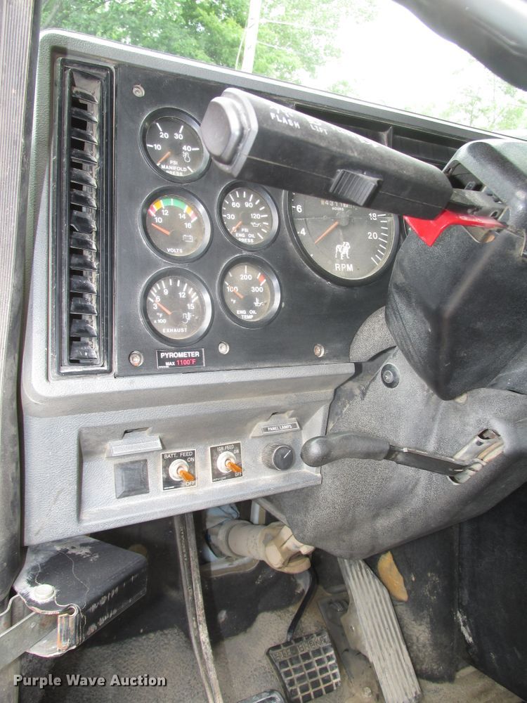 image for item DG2649 2000 Mack CH613  semi truck