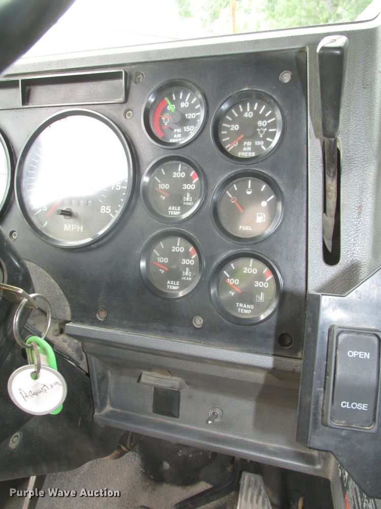 image for item DG2649 2000 Mack CH613  semi truck