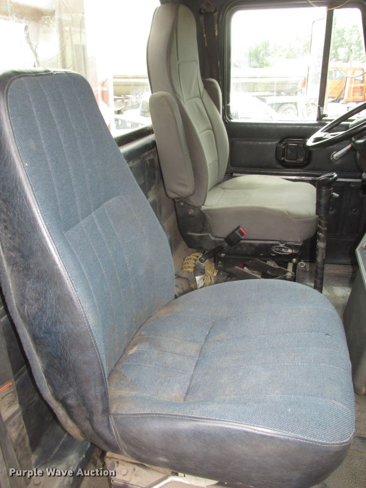 image for item DG2649 2000 Mack CH613  semi truck